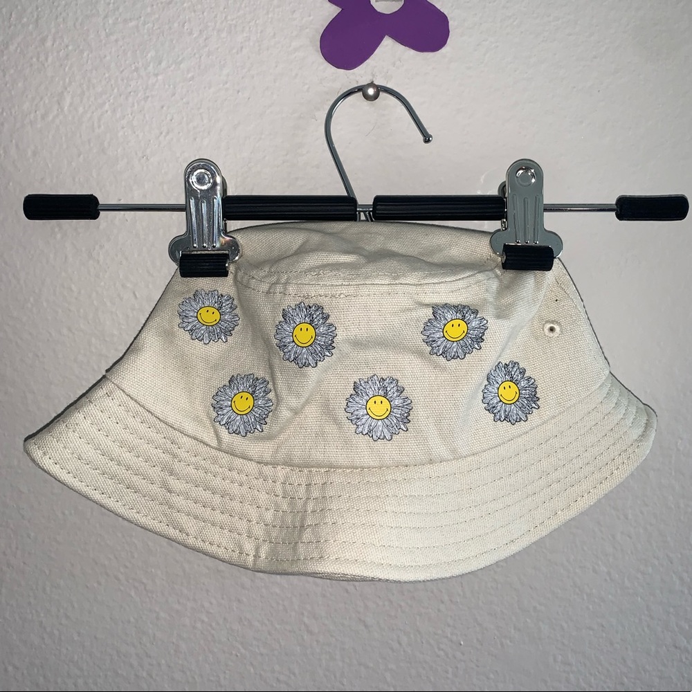 RSQ x Smiley Bucket Hat